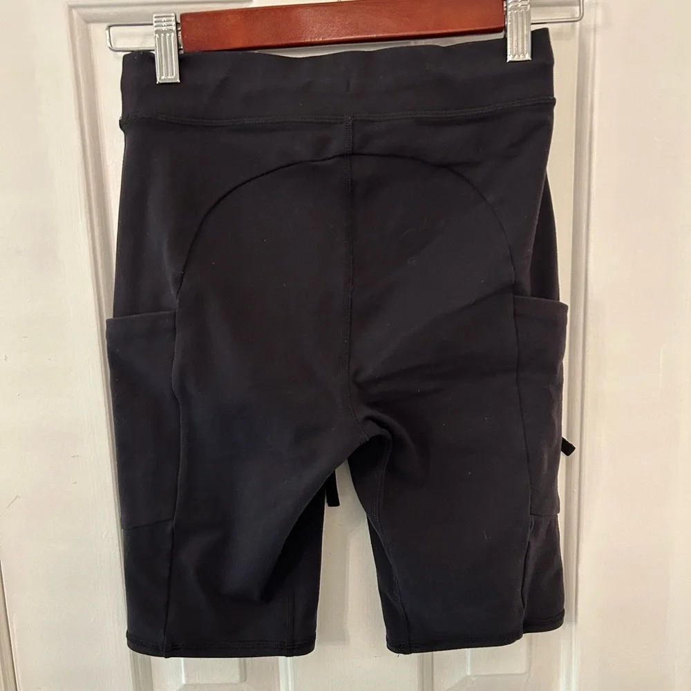 Alo Yoga Size XS Black Bike Shorts